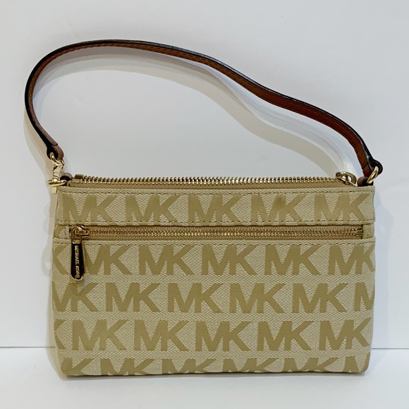 Michael Kors Handbags - Auth Michael Kors Jet Set Wristlet/Clutch/Bag
